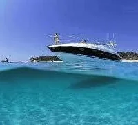 Aguas cristalinas de la costa de Ibiza y Formentera