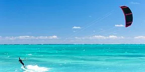 Kite surf, windsurf y surf en Ibiza