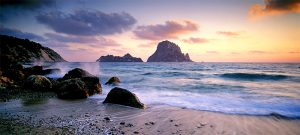 Descubre Ibiza: Destinos, Actividades y Consejos para tus Vacaciones ⊛ A30Nudos