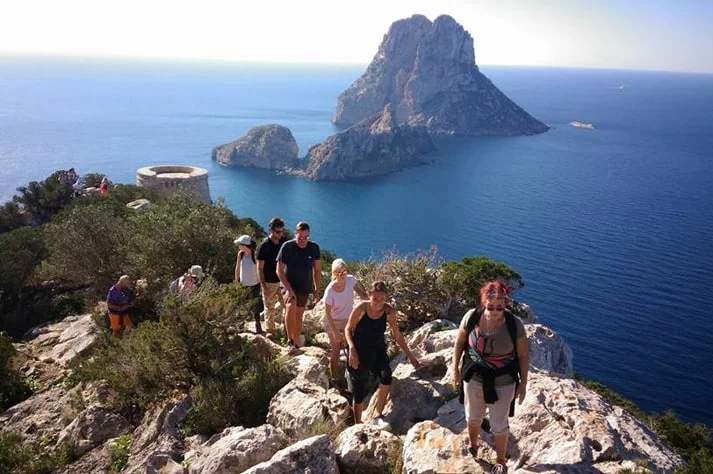 Descubre Ibiza: Destinos, Actividades y Consejos para tus Vacaciones ⊛ A30Nudos