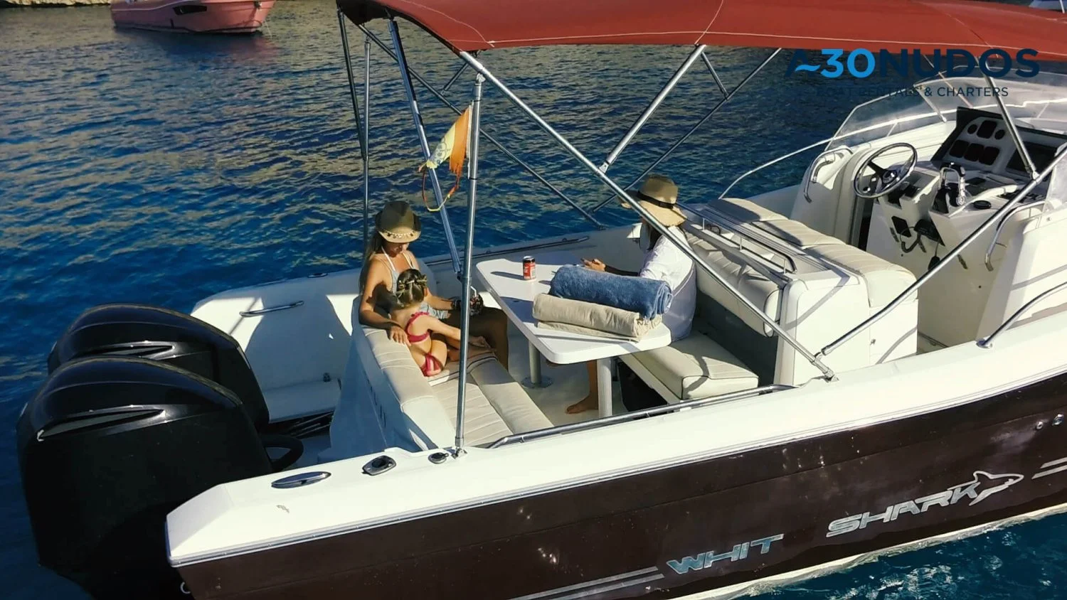 Location de la vedette Ibiza White Shark 04