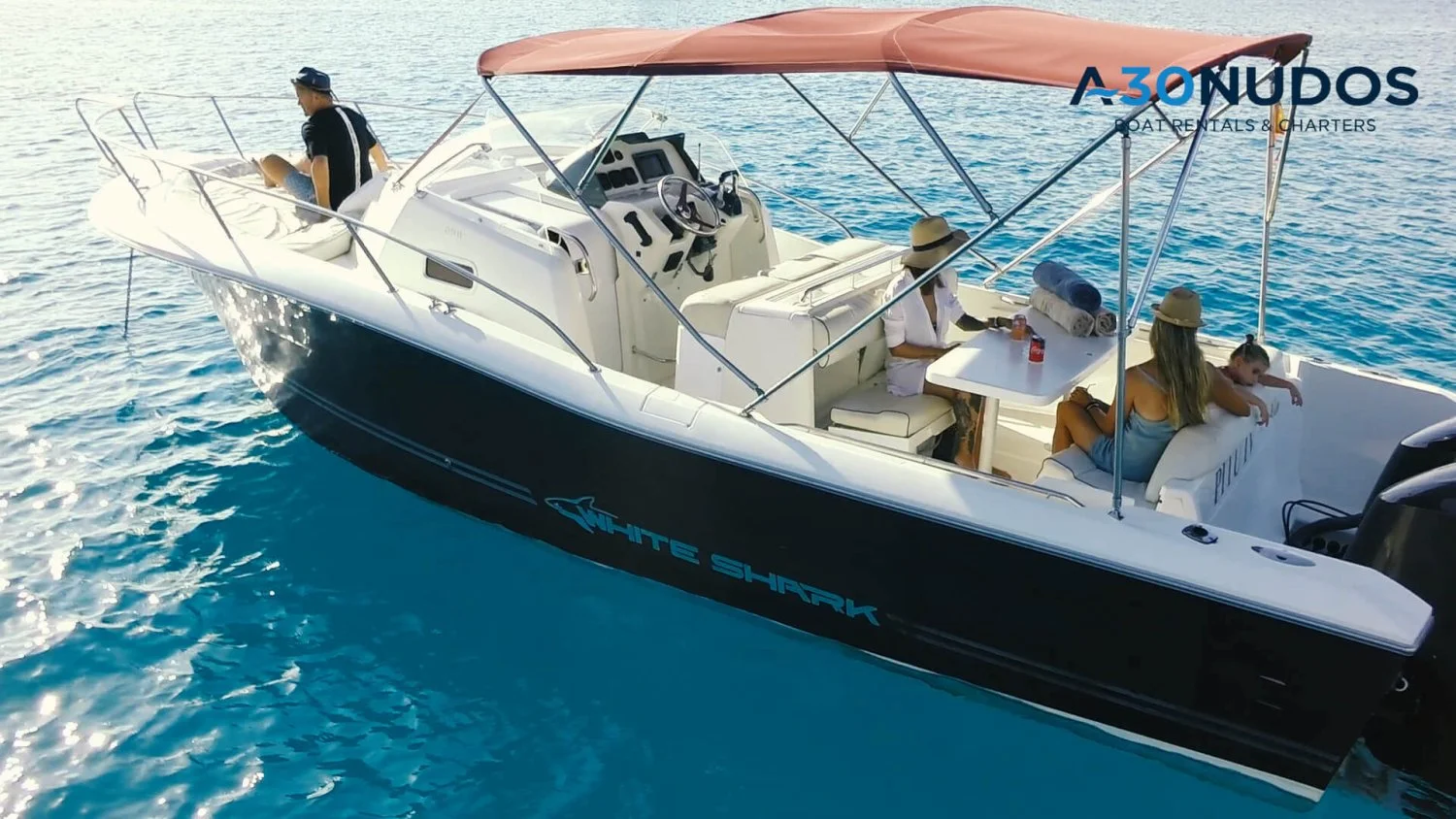Location de la vedette Ibiza White Shark 01